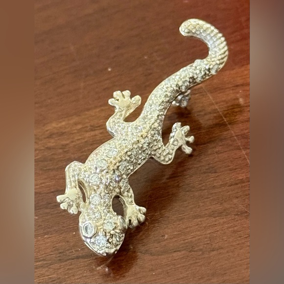 Jewelry - Silver & crystal Gecko lizard brooch